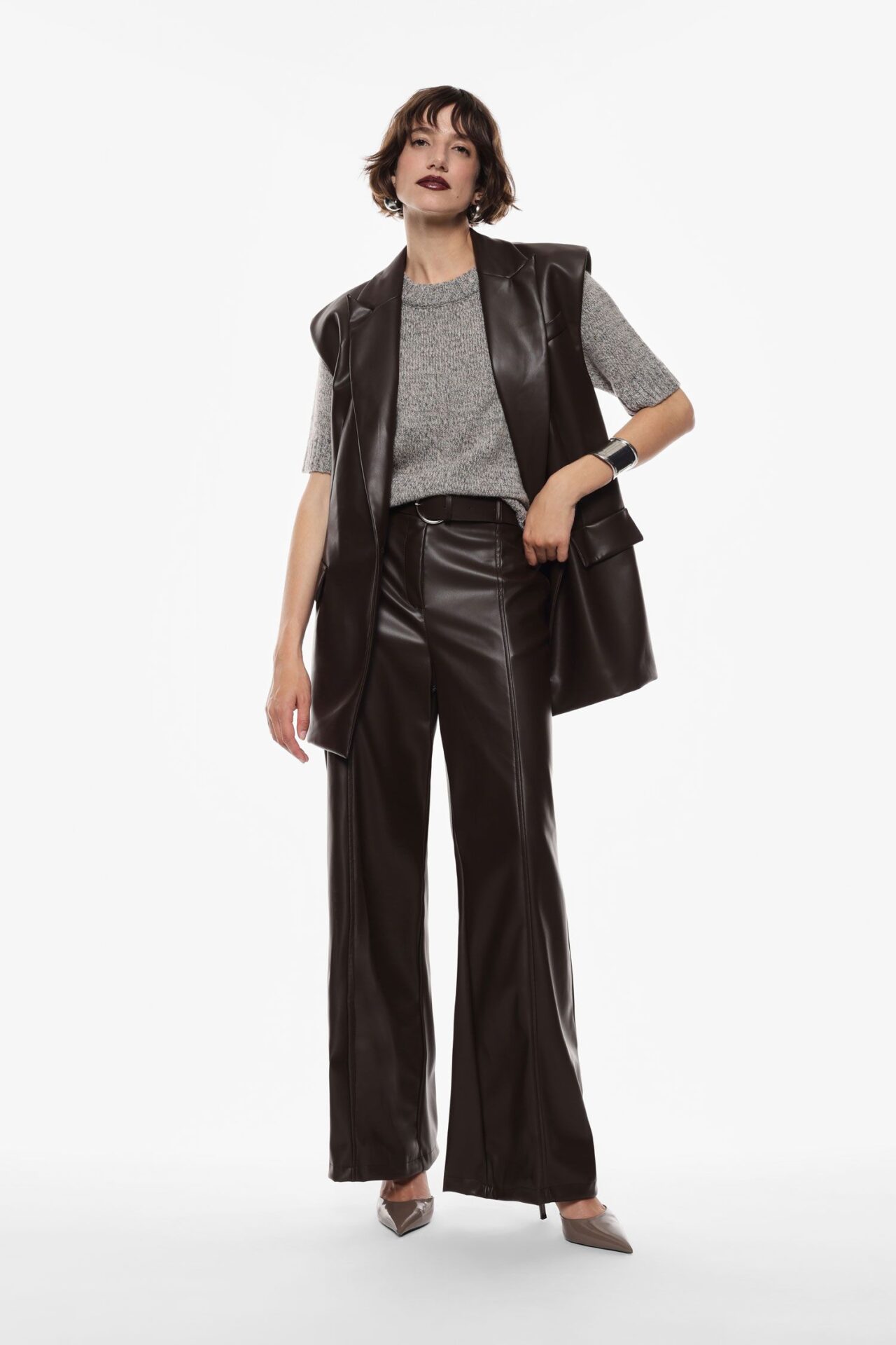 Pantaloni in similpelle a gamba ampia con cintura